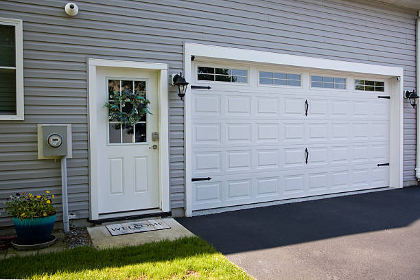 24/7 Emergency Garage Door Panel Replacement experts in Stinnett, TX